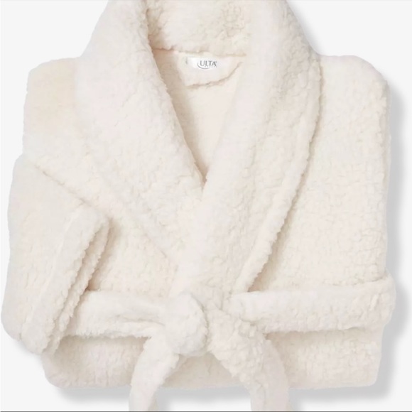 Intimates & Sleepwear White Plush Robe New 15 Poshmark